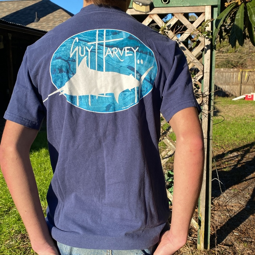 Guy Harvey men’s medium short sleeve t-shirt.